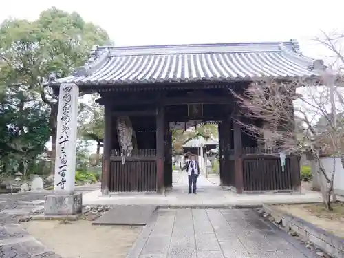 一宮寺の山門