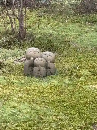 詩仙堂（丈山寺）の{uncategorized: "未分類", other: "その他", undefined: "問題あり", building: "その他建物", grave: "お墓", sacred_gate: "鳥居", guardian: "狛犬", statue: "像", buddha: "仏像", history: "歴史", nature: "自然", garden: "庭園", animal: "動物", pagoda: "塔", temizu: "手水舎", mountain_gate: "山門・神門", sanctuary: "本殿・本堂", subordinate: "末社・摂社", art: "芸術", scenery: "景色", jizo: "地蔵", ema: "絵馬", goshuin: "御朱印", omikuji: "おみくじ", items: "授与品その他", amulet: "お守り", goshuincho: "御朱印帳", eats: "食事", festival: "お祭り", votive_dance: "神楽", shichigosan: "七五三参", wedding: "結婚式", experience: "体験その他", initially: "初詣", around: "周辺", anti_infection: "感染症対策"}