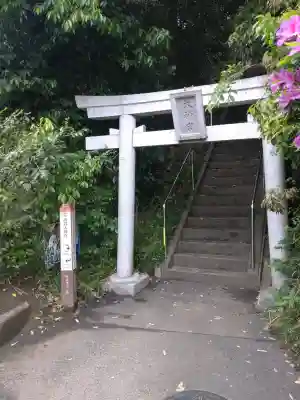 高谷大神宮の{uncategorized: "未分類", other: "その他", undefined: "問題あり", building: "その他建物", grave: "お墓", sacred_gate: "鳥居", guardian: "狛犬", statue: "像", buddha: "仏像", history: "歴史", nature: "自然", garden: "庭園", animal: "動物", pagoda: "塔", temizu: "手水舎", mountain_gate: "山門・神門", sanctuary: "本殿・本堂", subordinate: "末社・摂社", art: "芸術", scenery: "景色", jizo: "地蔵", ema: "絵馬", goshuin: "御朱印", omikuji: "おみくじ", items: "授与品その他", amulet: "お守り", goshuincho: "御朱印帳", eats: "食事", festival: "お祭り", votive_dance: "神楽", shichigosan: "七五三参", wedding: "結婚式", experience: "体験その他", initially: "初詣", around: "周辺", anti_infection: "感染症対策"}