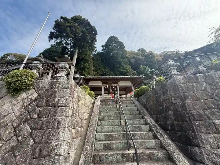 天神社の{uncategorized: "未分類", other: "その他", undefined: "問題あり", building: "その他建物", grave: "お墓", sacred_gate: "鳥居", guardian: "狛犬", statue: "像", buddha: "仏像", history: "歴史", nature: "自然", garden: "庭園", animal: "動物", pagoda: "塔", temizu: "手水舎", mountain_gate: "山門・神門", sanctuary: "本殿・本堂", subordinate: "末社・摂社", art: "芸術", scenery: "景色", jizo: "地蔵", ema: "絵馬", goshuin: "御朱印", omikuji: "おみくじ", items: "授与品その他", amulet: "お守り", goshuincho: "御朱印帳", eats: "食事", festival: "お祭り", votive_dance: "神楽", shichigosan: "七五三参", wedding: "結婚式", experience: "体験その他", initially: "初詣", around: "周辺", anti_infection: "感染症対策"}