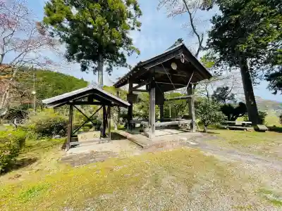 伊勢廻寺の{uncategorized: "未分類", other: "その他", undefined: "問題あり", building: "その他建物", grave: "お墓", sacred_gate: "鳥居", guardian: "狛犬", statue: "像", buddha: "仏像", history: "歴史", nature: "自然", garden: "庭園", animal: "動物", pagoda: "塔", temizu: "手水舎", mountain_gate: "山門・神門", sanctuary: "本殿・本堂", subordinate: "末社・摂社", art: "芸術", scenery: "景色", jizo: "地蔵", ema: "絵馬", goshuin: "御朱印", omikuji: "おみくじ", items: "授与品その他", amulet: "お守り", goshuincho: "御朱印帳", eats: "食事", festival: "お祭り", votive_dance: "神楽", shichigosan: "七五三参", wedding: "結婚式", experience: "体験その他", initially: "初詣", around: "周辺", anti_infection: "感染症対策"}