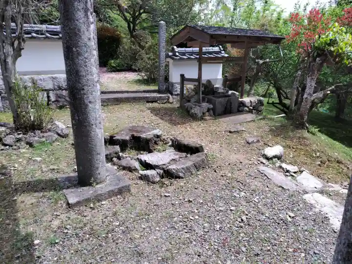 慈久神社の{uncategorized: "未分類", other: "その他", undefined: "問題あり", building: "その他建物", grave: "お墓", sacred_gate: "鳥居", guardian: "狛犬", statue: "像", buddha: "仏像", history: "歴史", nature: "自然", garden: "庭園", animal: "動物", pagoda: "塔", temizu: "手水舎", mountain_gate: "山門・神門", sanctuary: "本殿・本堂", subordinate: "末社・摂社", art: "芸術", scenery: "景色", jizo: "地蔵", ema: "絵馬", goshuin: "御朱印", omikuji: "おみくじ", items: "授与品その他", amulet: "お守り", goshuincho: "御朱印帳", eats: "食事", festival: "お祭り", votive_dance: "神楽", shichigosan: "七五三参", wedding: "結婚式", experience: "体験その他", initially: "初詣", around: "周辺", anti_infection: "感染症対策"}