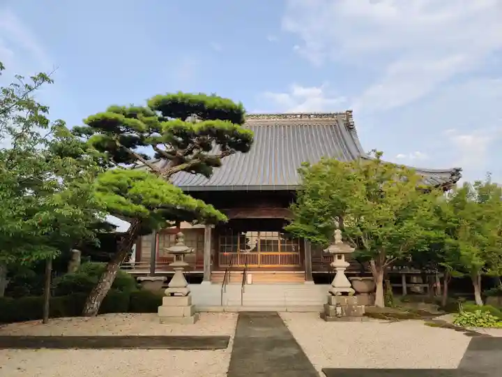 西覚寺の本殿・本堂