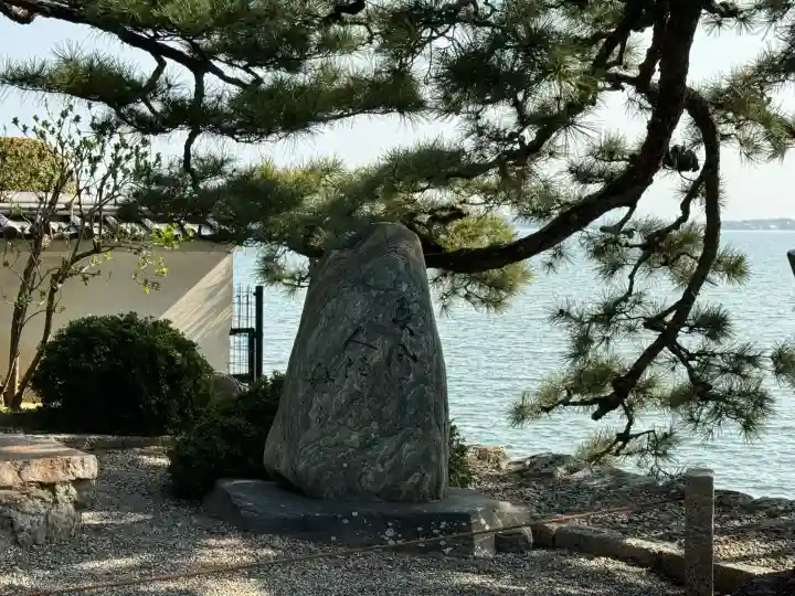 満月寺(浮御堂)の{uncategorized: "未分類", other: "その他", undefined: "問題あり", building: "その他建物", grave: "お墓", sacred_gate: "鳥居", guardian: "狛犬", statue: "像", buddha: "仏像", history: "歴史", nature: "自然", garden: "庭園", animal: "動物", pagoda: "塔", temizu: "手水舎", mountain_gate: "山門・神門", sanctuary: "本殿・本堂", subordinate: "末社・摂社", art: "芸術", scenery: "景色", jizo: "地蔵", ema: "絵馬", goshuin: "御朱印", omikuji: "おみくじ", items: "授与品その他", amulet: "お守り", goshuincho: "御朱印帳", eats: "食事", festival: "お祭り", votive_dance: "神楽", shichigosan: "七五三参", wedding: "結婚式", experience: "体験その他", initially: "初詣", around: "周辺", anti_infection: "感染症対策"}