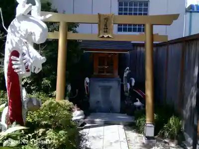 蛇窪神社の{uncategorized: "未分類", other: "その他", undefined: "問題あり", building: "その他建物", grave: "お墓", sacred_gate: "鳥居", guardian: "狛犬", statue: "像", buddha: "仏像", history: "歴史", nature: "自然", garden: "庭園", animal: "動物", pagoda: "塔", temizu: "手水舎", mountain_gate: "山門・神門", sanctuary: "本殿・本堂", subordinate: "末社・摂社", art: "芸術", scenery: "景色", jizo: "地蔵", ema: "絵馬", goshuin: "御朱印", omikuji: "おみくじ", items: "授与品その他", amulet: "お守り", goshuincho: "御朱印帳", eats: "食事", festival: "お祭り", votive_dance: "神楽", shichigosan: "七五三参", wedding: "結婚式", experience: "体験その他", initially: "初詣", around: "周辺", anti_infection: "感染症対策"}