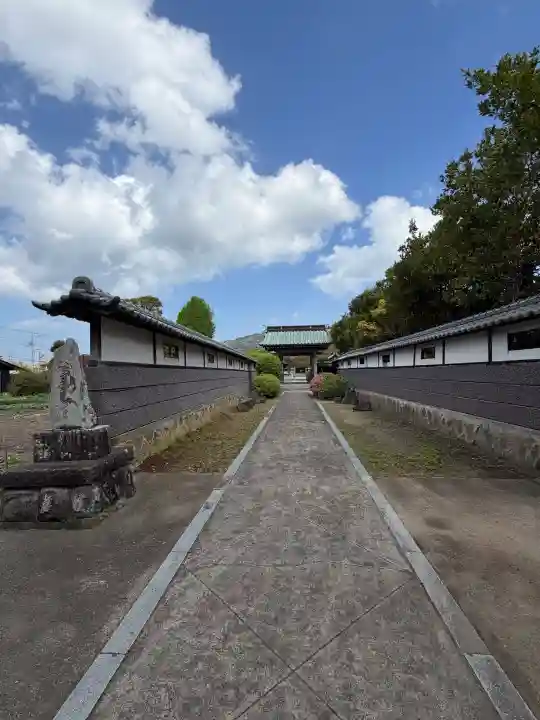 信福寺の{uncategorized: "未分類", other: "その他", undefined: "問題あり", building: "その他建物", grave: "お墓", sacred_gate: "鳥居", guardian: "狛犬", statue: "像", buddha: "仏像", history: "歴史", nature: "自然", garden: "庭園", animal: "動物", pagoda: "塔", temizu: "手水舎", mountain_gate: "山門・神門", sanctuary: "本殿・本堂", subordinate: "末社・摂社", art: "芸術", scenery: "景色", jizo: "地蔵", ema: "絵馬", goshuin: "御朱印", omikuji: "おみくじ", items: "授与品その他", amulet: "お守り", goshuincho: "御朱印帳", eats: "食事", festival: "お祭り", votive_dance: "神楽", shichigosan: "七五三参", wedding: "結婚式", experience: "体験その他", initially: "初詣", around: "周辺", anti_infection: "感染症対策"}
