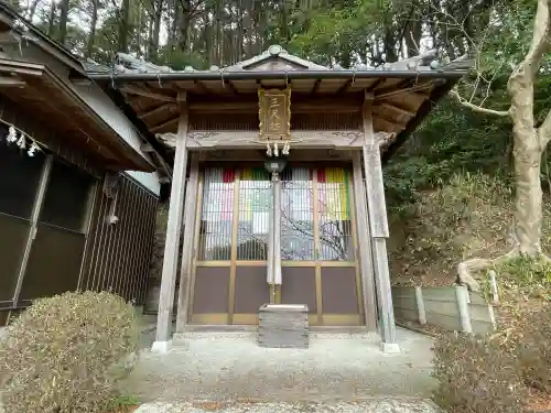 秋葉神社の{uncategorized: "未分類", other: "その他", undefined: "問題あり", building: "その他建物", grave: "お墓", sacred_gate: "鳥居", guardian: "狛犬", statue: "像", buddha: "仏像", history: "歴史", nature: "自然", garden: "庭園", animal: "動物", pagoda: "塔", temizu: "手水舎", mountain_gate: "山門・神門", sanctuary: "本殿・本堂", subordinate: "末社・摂社", art: "芸術", scenery: "景色", jizo: "地蔵", ema: "絵馬", goshuin: "御朱印", omikuji: "おみくじ", items: "授与品その他", amulet: "お守り", goshuincho: "御朱印帳", eats: "食事", festival: "お祭り", votive_dance: "神楽", shichigosan: "七五三参", wedding: "結婚式", experience: "体験その他", initially: "初詣", around: "周辺", anti_infection: "感染症対策"}