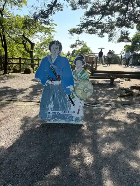 霧島神宮の{uncategorized: "未分類", other: "その他", undefined: "問題あり", building: "その他建物", grave: "お墓", sacred_gate: "鳥居", guardian: "狛犬", statue: "像", buddha: "仏像", history: "歴史", nature: "自然", garden: "庭園", animal: "動物", pagoda: "塔", temizu: "手水舎", mountain_gate: "山門・神門", sanctuary: "本殿・本堂", subordinate: "末社・摂社", art: "芸術", scenery: "景色", jizo: "地蔵", ema: "絵馬", goshuin: "御朱印", omikuji: "おみくじ", items: "授与品その他", amulet: "お守り", goshuincho: "御朱印帳", eats: "食事", festival: "お祭り", votive_dance: "神楽", shichigosan: "七五三参", wedding: "結婚式", experience: "体験その他", initially: "初詣", around: "周辺", anti_infection: "感染症対策"}