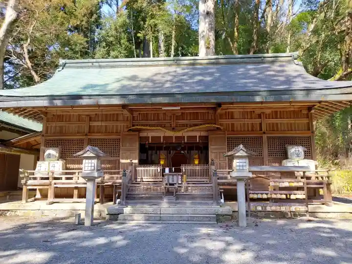 丹生川上神社(下社)の{uncategorized: "未分類", other: "その他", undefined: "問題あり", building: "その他建物", grave: "お墓", sacred_gate: "鳥居", guardian: "狛犬", statue: "像", buddha: "仏像", history: "歴史", nature: "自然", garden: "庭園", animal: "動物", pagoda: "塔", temizu: "手水舎", mountain_gate: "山門・神門", sanctuary: "本殿・本堂", subordinate: "末社・摂社", art: "芸術", scenery: "景色", jizo: "地蔵", ema: "絵馬", goshuin: "御朱印", omikuji: "おみくじ", items: "授与品その他", amulet: "お守り", goshuincho: "御朱印帳", eats: "食事", festival: "お祭り", votive_dance: "神楽", shichigosan: "七五三参", wedding: "結婚式", experience: "体験その他", initially: "初詣", around: "周辺", anti_infection: "感染症対策"}