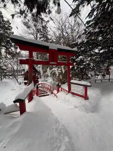 白石神社の{uncategorized: "未分類", other: "その他", undefined: "問題あり", building: "その他建物", grave: "お墓", sacred_gate: "鳥居", guardian: "狛犬", statue: "像", buddha: "仏像", history: "歴史", nature: "自然", garden: "庭園", animal: "動物", pagoda: "塔", temizu: "手水舎", mountain_gate: "山門・神門", sanctuary: "本殿・本堂", subordinate: "末社・摂社", art: "芸術", scenery: "景色", jizo: "地蔵", ema: "絵馬", goshuin: "御朱印", omikuji: "おみくじ", items: "授与品その他", amulet: "お守り", goshuincho: "御朱印帳", eats: "食事", festival: "お祭り", votive_dance: "神楽", shichigosan: "七五三参", wedding: "結婚式", experience: "体験その他", initially: "初詣", around: "周辺", anti_infection: "感染症対策"}
