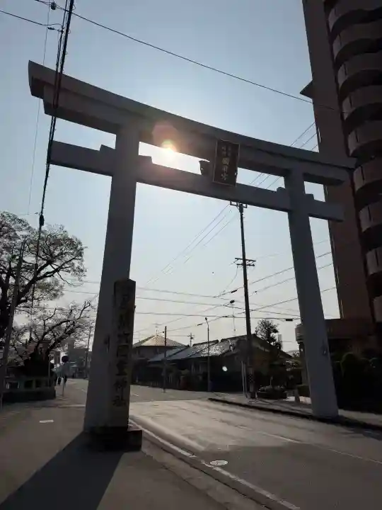 尾張大國霊神社(国府宮)の{uncategorized: "未分類", other: "その他", undefined: "問題あり", building: "その他建物", grave: "お墓", sacred_gate: "鳥居", guardian: "狛犬", statue: "像", buddha: "仏像", history: "歴史", nature: "自然", garden: "庭園", animal: "動物", pagoda: "塔", temizu: "手水舎", mountain_gate: "山門・神門", sanctuary: "本殿・本堂", subordinate: "末社・摂社", art: "芸術", scenery: "景色", jizo: "地蔵", ema: "絵馬", goshuin: "御朱印", omikuji: "おみくじ", items: "授与品その他", amulet: "お守り", goshuincho: "御朱印帳", eats: "食事", festival: "お祭り", votive_dance: "神楽", shichigosan: "七五三参", wedding: "結婚式", experience: "体験その他", initially: "初詣", around: "周辺", anti_infection: "感染症対策"}