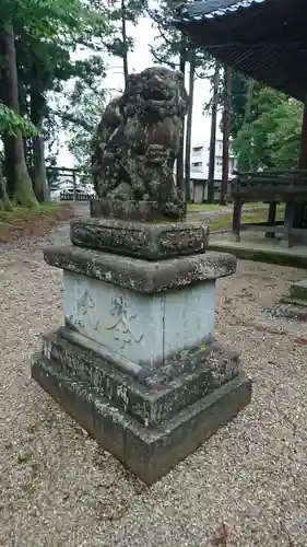 神明社の狛犬