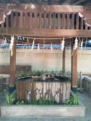 小野照崎神社の手水舎