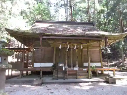 室生龍穴神社の本殿