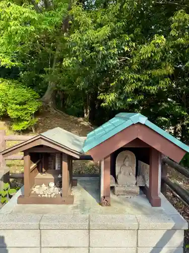 十二神社の{uncategorized: "未分類", other: "その他", undefined: "問題あり", building: "その他建物", grave: "お墓", sacred_gate: "鳥居", guardian: "狛犬", statue: "像", buddha: "仏像", history: "歴史", nature: "自然", garden: "庭園", animal: "動物", pagoda: "塔", temizu: "手水舎", mountain_gate: "山門・神門", sanctuary: "本殿・本堂", subordinate: "末社・摂社", art: "芸術", scenery: "景色", jizo: "地蔵", ema: "絵馬", goshuin: "御朱印", omikuji: "おみくじ", items: "授与品その他", amulet: "お守り", goshuincho: "御朱印帳", eats: "食事", festival: "お祭り", votive_dance: "神楽", shichigosan: "七五三参", wedding: "結婚式", experience: "体験その他", initially: "初詣", around: "周辺", anti_infection: "感染症対策"}