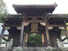 聖福寺の山門