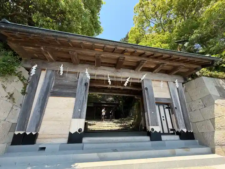 久能山東照宮の{uncategorized: "未分類", other: "その他", undefined: "問題あり", building: "その他建物", grave: "お墓", sacred_gate: "鳥居", guardian: "狛犬", statue: "像", buddha: "仏像", history: "歴史", nature: "自然", garden: "庭園", animal: "動物", pagoda: "塔", temizu: "手水舎", mountain_gate: "山門・神門", sanctuary: "本殿・本堂", subordinate: "末社・摂社", art: "芸術", scenery: "景色", jizo: "地蔵", ema: "絵馬", goshuin: "御朱印", omikuji: "おみくじ", items: "授与品その他", amulet: "お守り", goshuincho: "御朱印帳", eats: "食事", festival: "お祭り", votive_dance: "神楽", shichigosan: "七五三参", wedding: "結婚式", experience: "体験その他", initially: "初詣", around: "周辺", anti_infection: "感染症対策"}