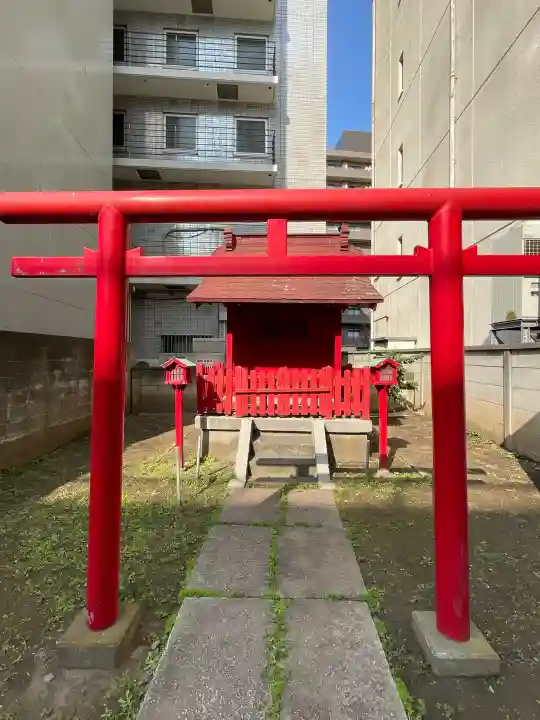 東関森稲荷社の{uncategorized: "未分類", other: "その他", undefined: "問題あり", building: "その他建物", grave: "お墓", sacred_gate: "鳥居", guardian: "狛犬", statue: "像", buddha: "仏像", history: "歴史", nature: "自然", garden: "庭園", animal: "動物", pagoda: "塔", temizu: "手水舎", mountain_gate: "山門・神門", sanctuary: "本殿・本堂", subordinate: "末社・摂社", art: "芸術", scenery: "景色", jizo: "地蔵", ema: "絵馬", goshuin: "御朱印", omikuji: "おみくじ", items: "授与品その他", amulet: "お守り", goshuincho: "御朱印帳", eats: "食事", festival: "お祭り", votive_dance: "神楽", shichigosan: "七五三参", wedding: "結婚式", experience: "体験その他", initially: "初詣", around: "周辺", anti_infection: "感染症対策"}