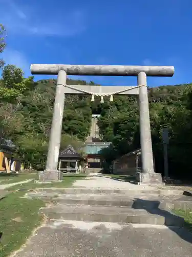 洲崎神社の{uncategorized: "未分類", other: "その他", undefined: "問題あり", building: "その他建物", grave: "お墓", sacred_gate: "鳥居", guardian: "狛犬", statue: "像", buddha: "仏像", history: "歴史", nature: "自然", garden: "庭園", animal: "動物", pagoda: "塔", temizu: "手水舎", mountain_gate: "山門・神門", sanctuary: "本殿・本堂", subordinate: "末社・摂社", art: "芸術", scenery: "景色", jizo: "地蔵", ema: "絵馬", goshuin: "御朱印", omikuji: "おみくじ", items: "授与品その他", amulet: "お守り", goshuincho: "御朱印帳", eats: "食事", festival: "お祭り", votive_dance: "神楽", shichigosan: "七五三参", wedding: "結婚式", experience: "体験その他", initially: "初詣", around: "周辺", anti_infection: "感染症対策"}