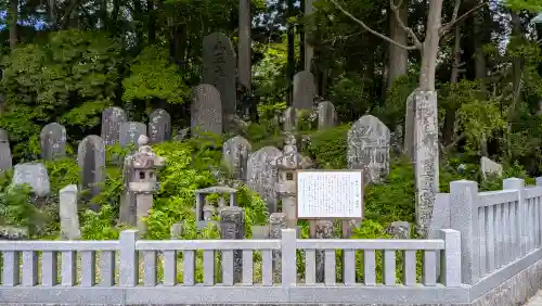 富士山東口本宮 冨士浅間神社の{uncategorized: "未分類", other: "その他", undefined: "問題あり", building: "その他建物", grave: "お墓", sacred_gate: "鳥居", guardian: "狛犬", statue: "像", buddha: "仏像", history: "歴史", nature: "自然", garden: "庭園", animal: "動物", pagoda: "塔", temizu: "手水舎", mountain_gate: "山門・神門", sanctuary: "本殿・本堂", subordinate: "末社・摂社", art: "芸術", scenery: "景色", jizo: "地蔵", ema: "絵馬", goshuin: "御朱印", omikuji: "おみくじ", items: "授与品その他", amulet: "お守り", goshuincho: "御朱印帳", eats: "食事", festival: "お祭り", votive_dance: "神楽", shichigosan: "七五三参", wedding: "結婚式", experience: "体験その他", initially: "初詣", around: "周辺", anti_infection: "感染症対策"}