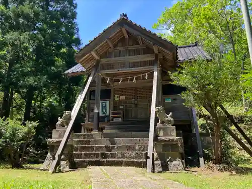 白山神社の本殿