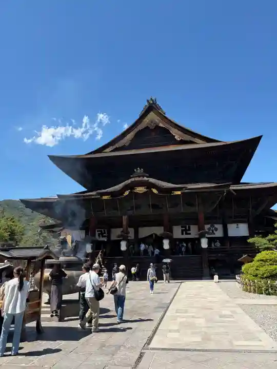 善光寺の{uncategorized: "未分類", other: "その他", undefined: "問題あり", building: "その他建物", grave: "お墓", sacred_gate: "鳥居", guardian: "狛犬", statue: "像", buddha: "仏像", history: "歴史", nature: "自然", garden: "庭園", animal: "動物", pagoda: "塔", temizu: "手水舎", mountain_gate: "山門・神門", sanctuary: "本殿・本堂", subordinate: "末社・摂社", art: "芸術", scenery: "景色", jizo: "地蔵", ema: "絵馬", goshuin: "御朱印", omikuji: "おみくじ", items: "授与品その他", amulet: "お守り", goshuincho: "御朱印帳", eats: "食事", festival: "お祭り", votive_dance: "神楽", shichigosan: "七五三参", wedding: "結婚式", experience: "体験その他", initially: "初詣", around: "周辺", anti_infection: "感染症対策"}