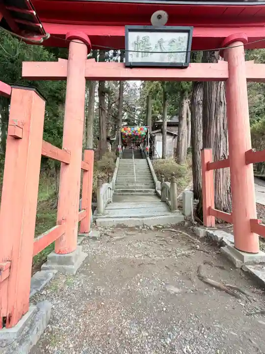 鏑八幡神社の{uncategorized: "未分類", other: "その他", undefined: "問題あり", building: "その他建物", grave: "お墓", sacred_gate: "鳥居", guardian: "狛犬", statue: "像", buddha: "仏像", history: "歴史", nature: "自然", garden: "庭園", animal: "動物", pagoda: "塔", temizu: "手水舎", mountain_gate: "山門・神門", sanctuary: "本殿・本堂", subordinate: "末社・摂社", art: "芸術", scenery: "景色", jizo: "地蔵", ema: "絵馬", goshuin: "御朱印", omikuji: "おみくじ", items: "授与品その他", amulet: "お守り", goshuincho: "御朱印帳", eats: "食事", festival: "お祭り", votive_dance: "神楽", shichigosan: "七五三参", wedding: "結婚式", experience: "体験その他", initially: "初詣", around: "周辺", anti_infection: "感染症対策"}