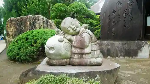 流泉寺の像