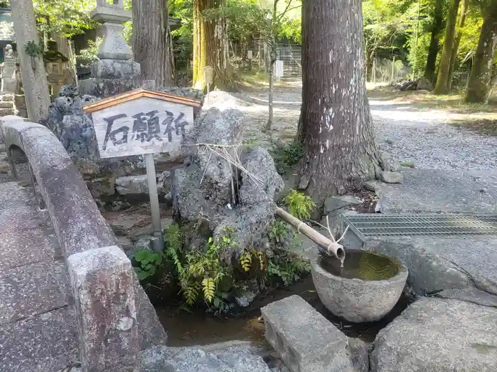 鳴谷神社の手水舎