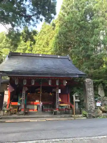 母公堂の本殿・本堂