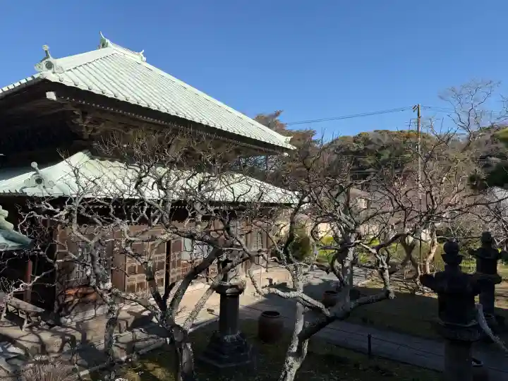 英勝寺の{uncategorized: "未分類", other: "その他", undefined: "問題あり", building: "その他建物", grave: "お墓", sacred_gate: "鳥居", guardian: "狛犬", statue: "像", buddha: "仏像", history: "歴史", nature: "自然", garden: "庭園", animal: "動物", pagoda: "塔", temizu: "手水舎", mountain_gate: "山門・神門", sanctuary: "本殿・本堂", subordinate: "末社・摂社", art: "芸術", scenery: "景色", jizo: "地蔵", ema: "絵馬", goshuin: "御朱印", omikuji: "おみくじ", items: "授与品その他", amulet: "お守り", goshuincho: "御朱印帳", eats: "食事", festival: "お祭り", votive_dance: "神楽", shichigosan: "七五三参", wedding: "結婚式", experience: "体験その他", initially: "初詣", around: "周辺", anti_infection: "感染症対策"}