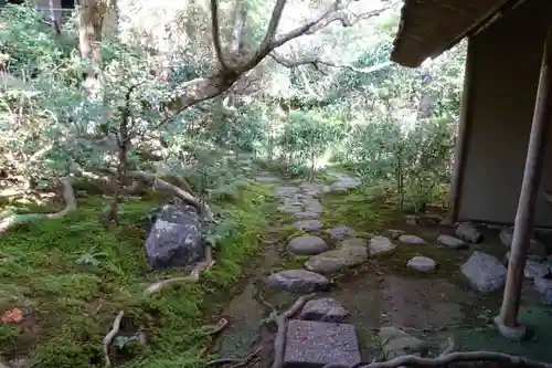厭離庵の庭園