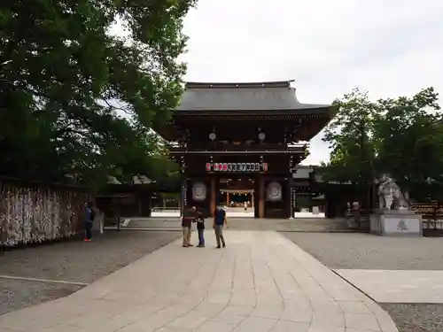 寒川神社の山門