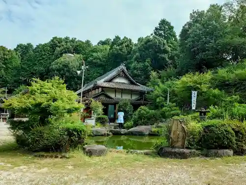 曽野稲荷神社の庭園