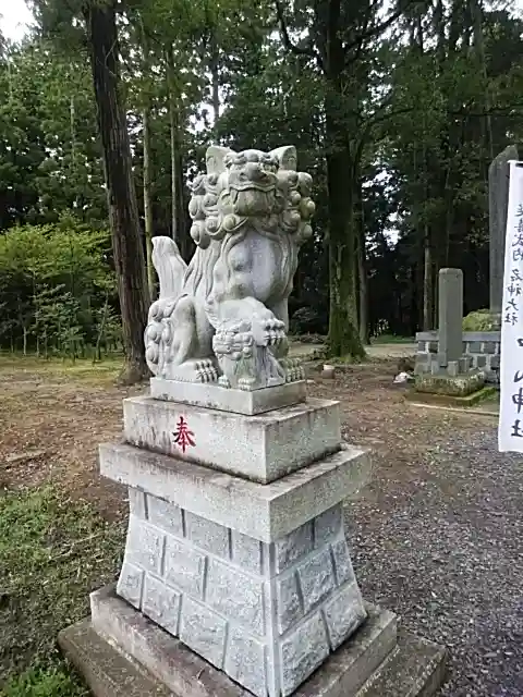 宇奈己呂和気神社の狛犬