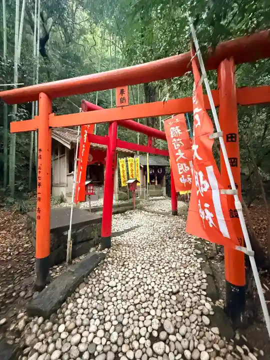 花窟神社の{uncategorized: "未分類", other: "その他", undefined: "問題あり", building: "その他建物", grave: "お墓", sacred_gate: "鳥居", guardian: "狛犬", statue: "像", buddha: "仏像", history: "歴史", nature: "自然", garden: "庭園", animal: "動物", pagoda: "塔", temizu: "手水舎", mountain_gate: "山門・神門", sanctuary: "本殿・本堂", subordinate: "末社・摂社", art: "芸術", scenery: "景色", jizo: "地蔵", ema: "絵馬", goshuin: "御朱印", omikuji: "おみくじ", items: "授与品その他", amulet: "お守り", goshuincho: "御朱印帳", eats: "食事", festival: "お祭り", votive_dance: "神楽", shichigosan: "七五三参", wedding: "結婚式", experience: "体験その他", initially: "初詣", around: "周辺", anti_infection: "感染症対策"}