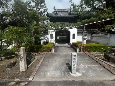後白河院御聖蹟　法住寺の{uncategorized: "未分類", other: "その他", undefined: "問題あり", building: "その他建物", grave: "お墓", sacred_gate: "鳥居", guardian: "狛犬", statue: "像", buddha: "仏像", history: "歴史", nature: "自然", garden: "庭園", animal: "動物", pagoda: "塔", temizu: "手水舎", mountain_gate: "山門・神門", sanctuary: "本殿・本堂", subordinate: "末社・摂社", art: "芸術", scenery: "景色", jizo: "地蔵", ema: "絵馬", goshuin: "御朱印", omikuji: "おみくじ", items: "授与品その他", amulet: "お守り", goshuincho: "御朱印帳", eats: "食事", festival: "お祭り", votive_dance: "神楽", shichigosan: "七五三参", wedding: "結婚式", experience: "体験その他", initially: "初詣", around: "周辺", anti_infection: "感染症対策"}