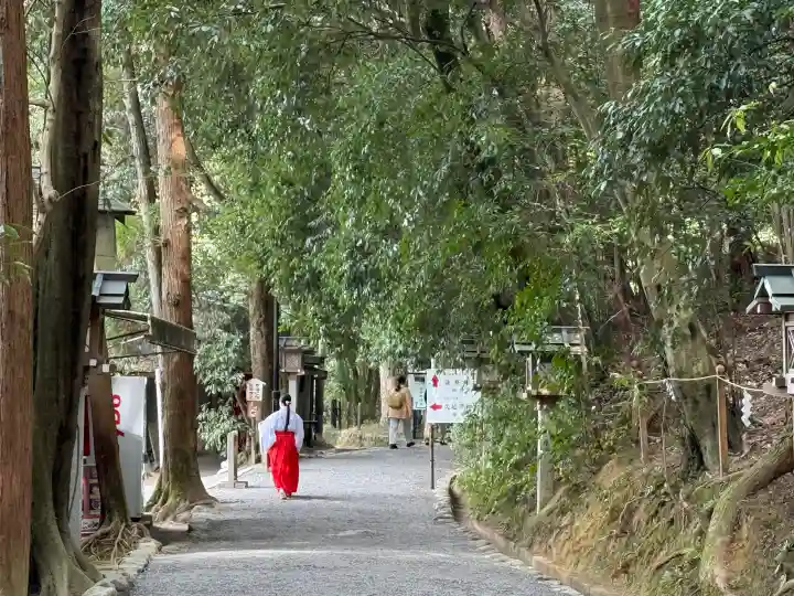 磐座神社(大神神社摂社)の{uncategorized: "未分類", other: "その他", undefined: "問題あり", building: "その他建物", grave: "お墓", sacred_gate: "鳥居", guardian: "狛犬", statue: "像", buddha: "仏像", history: "歴史", nature: "自然", garden: "庭園", animal: "動物", pagoda: "塔", temizu: "手水舎", mountain_gate: "山門・神門", sanctuary: "本殿・本堂", subordinate: "末社・摂社", art: "芸術", scenery: "景色", jizo: "地蔵", ema: "絵馬", goshuin: "御朱印", omikuji: "おみくじ", items: "授与品その他", amulet: "お守り", goshuincho: "御朱印帳", eats: "食事", festival: "お祭り", votive_dance: "神楽", shichigosan: "七五三参", wedding: "結婚式", experience: "体験その他", initially: "初詣", around: "周辺", anti_infection: "感染症対策"}