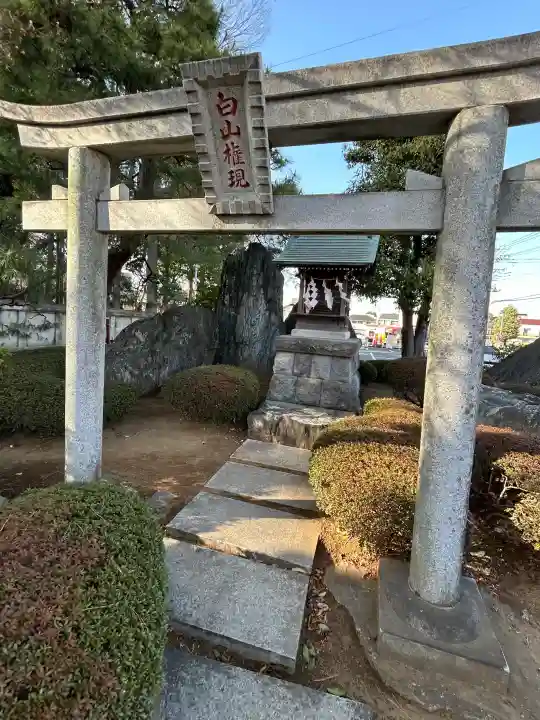 白山神社の{uncategorized: "未分類", other: "その他", undefined: "問題あり", building: "その他建物", grave: "お墓", sacred_gate: "鳥居", guardian: "狛犬", statue: "像", buddha: "仏像", history: "歴史", nature: "自然", garden: "庭園", animal: "動物", pagoda: "塔", temizu: "手水舎", mountain_gate: "山門・神門", sanctuary: "本殿・本堂", subordinate: "末社・摂社", art: "芸術", scenery: "景色", jizo: "地蔵", ema: "絵馬", goshuin: "御朱印", omikuji: "おみくじ", items: "授与品その他", amulet: "お守り", goshuincho: "御朱印帳", eats: "食事", festival: "お祭り", votive_dance: "神楽", shichigosan: "七五三参", wedding: "結婚式", experience: "体験その他", initially: "初詣", around: "周辺", anti_infection: "感染症対策"}