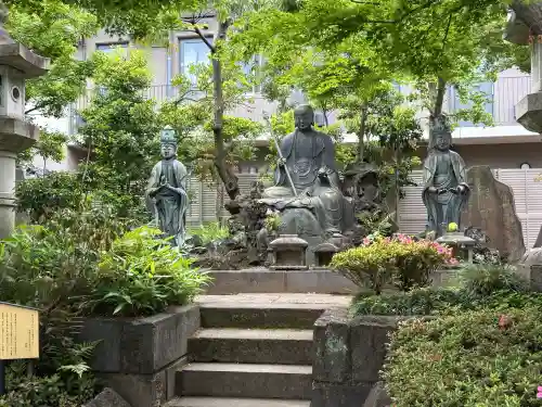 伝通院の{uncategorized: "未分類", other: "その他", undefined: "問題あり", building: "その他建物", grave: "お墓", sacred_gate: "鳥居", guardian: "狛犬", statue: "像", buddha: "仏像", history: "歴史", nature: "自然", garden: "庭園", animal: "動物", pagoda: "塔", temizu: "手水舎", mountain_gate: "山門・神門", sanctuary: "本殿・本堂", subordinate: "末社・摂社", art: "芸術", scenery: "景色", jizo: "地蔵", ema: "絵馬", goshuin: "御朱印", omikuji: "おみくじ", items: "授与品その他", amulet: "お守り", goshuincho: "御朱印帳", eats: "食事", festival: "お祭り", votive_dance: "神楽", shichigosan: "七五三参", wedding: "結婚式", experience: "体験その他", initially: "初詣", around: "周辺", anti_infection: "感染症対策"}