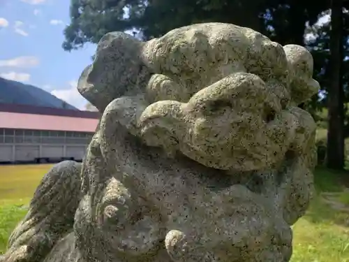 神明社の狛犬