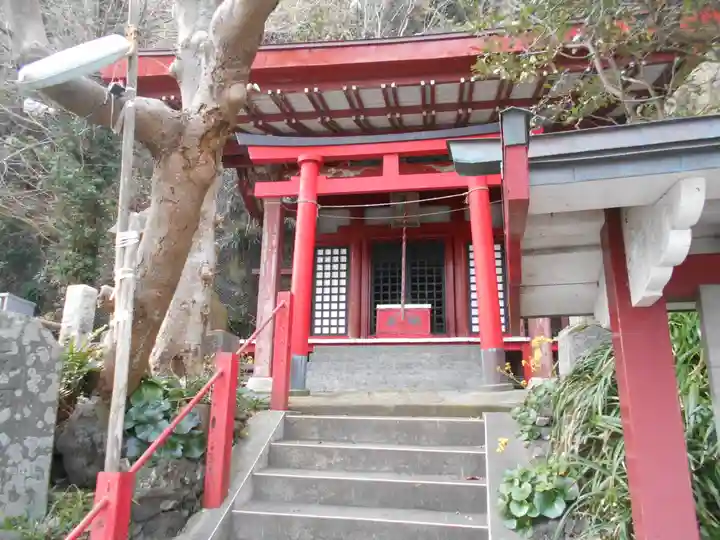 新宿稲荷神社の本殿・本堂