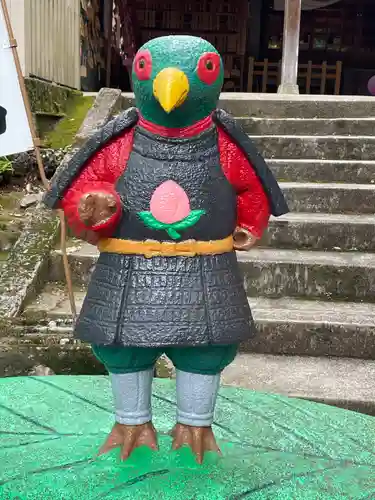 桃太郎神社（栗栖）の像