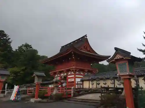 美濃國一宮　南宮大社の山門・神門