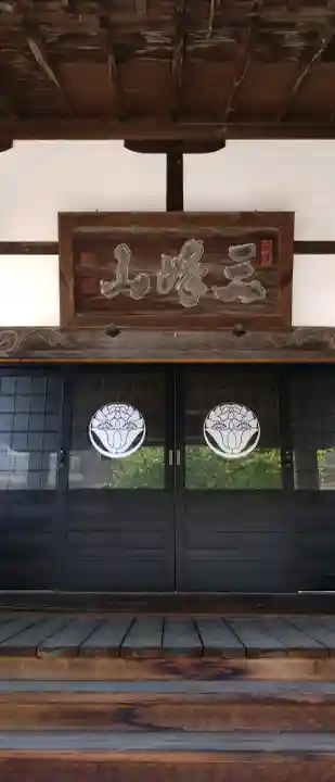 吉祥寺の{uncategorized: "未分類", other: "その他", undefined: "問題あり", building: "その他建物", grave: "お墓", sacred_gate: "鳥居", guardian: "狛犬", statue: "像", buddha: "仏像", history: "歴史", nature: "自然", garden: "庭園", animal: "動物", pagoda: "塔", temizu: "手水舎", mountain_gate: "山門・神門", sanctuary: "本殿・本堂", subordinate: "末社・摂社", art: "芸術", scenery: "景色", jizo: "地蔵", ema: "絵馬", goshuin: "御朱印", omikuji: "おみくじ", items: "授与品その他", amulet: "お守り", goshuincho: "御朱印帳", eats: "食事", festival: "お祭り", votive_dance: "神楽", shichigosan: "七五三参", wedding: "結婚式", experience: "体験その他", initially: "初詣", around: "周辺", anti_infection: "感染症対策"}