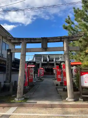 出世稻荷神社の鳥居