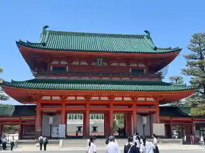 平安神宮の{uncategorized: "未分類", other: "その他", undefined: "問題あり", building: "その他建物", grave: "お墓", sacred_gate: "鳥居", guardian: "狛犬", statue: "像", buddha: "仏像", history: "歴史", nature: "自然", garden: "庭園", animal: "動物", pagoda: "塔", temizu: "手水舎", mountain_gate: "山門・神門", sanctuary: "本殿・本堂", subordinate: "末社・摂社", art: "芸術", scenery: "景色", jizo: "地蔵", ema: "絵馬", goshuin: "御朱印", omikuji: "おみくじ", items: "授与品その他", amulet: "お守り", goshuincho: "御朱印帳", eats: "食事", festival: "お祭り", votive_dance: "神楽", shichigosan: "七五三参", wedding: "結婚式", experience: "体験その他", initially: "初詣", around: "周辺", anti_infection: "感染症対策"}