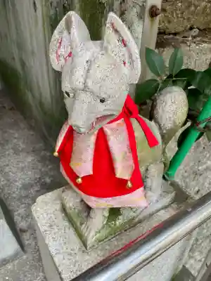 真島稲荷神社の{uncategorized: "未分類", other: "その他", undefined: "問題あり", building: "その他建物", grave: "お墓", sacred_gate: "鳥居", guardian: "狛犬", statue: "像", buddha: "仏像", history: "歴史", nature: "自然", garden: "庭園", animal: "動物", pagoda: "塔", temizu: "手水舎", mountain_gate: "山門・神門", sanctuary: "本殿・本堂", subordinate: "末社・摂社", art: "芸術", scenery: "景色", jizo: "地蔵", ema: "絵馬", goshuin: "御朱印", omikuji: "おみくじ", items: "授与品その他", amulet: "お守り", goshuincho: "御朱印帳", eats: "食事", festival: "お祭り", votive_dance: "神楽", shichigosan: "七五三参", wedding: "結婚式", experience: "体験その他", initially: "初詣", around: "周辺", anti_infection: "感染症対策"}