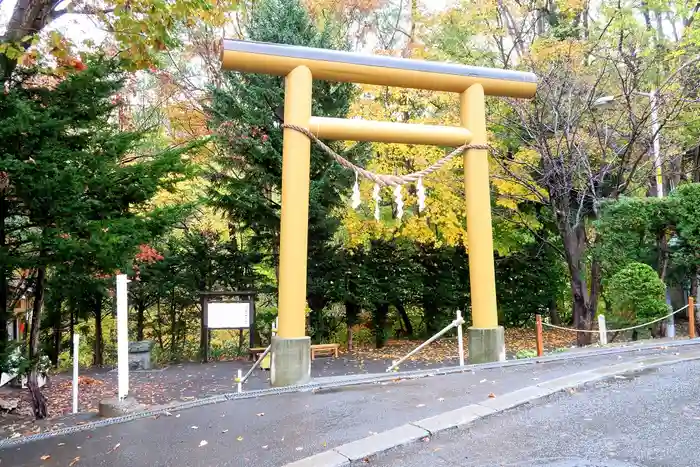 円山西町神社の鳥居