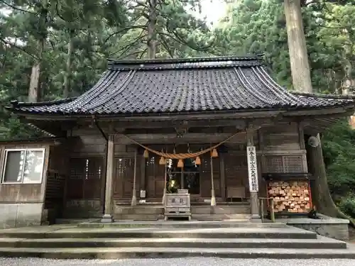 雄山神社中宮祈願殿の本殿・本堂